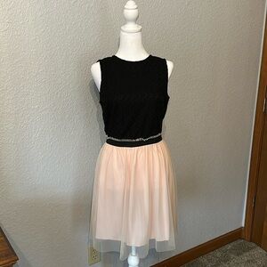 Speekless dress- semi formal, wedding
Size 9
Color black and pink